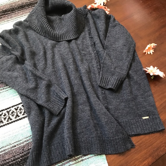 Ivanka Trump Sweaters - Ivanka Trump oversized Dolman cowl neck sweater